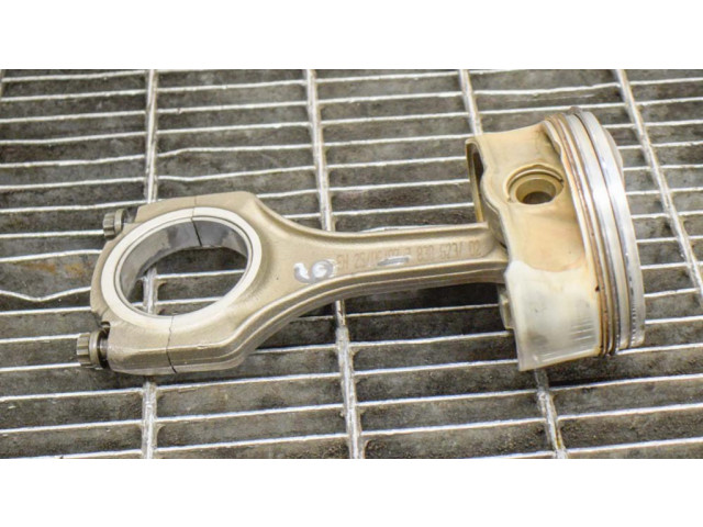 Píst 7838623, 7840918 BMW 5 E60 E61 pro benzínový motor 5.0 S85 B50 A