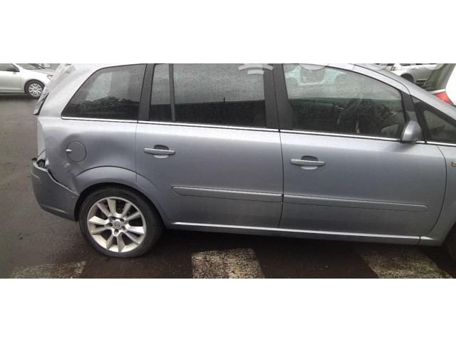 Pojistková skříňka Радио/ проигрыватель / навигация 13251048 Opel Zafira B 2006