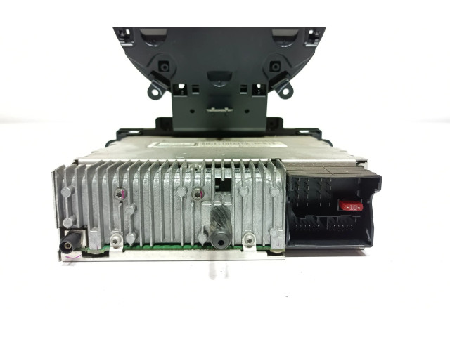 Радио/ проигрыватель CD/DVD / навигация