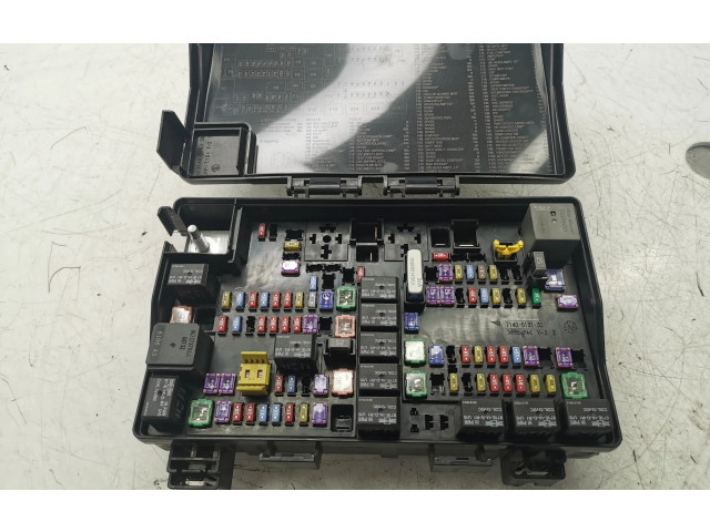 Блок предохранителей P68251627AC Jeep Grand Cherokee WL