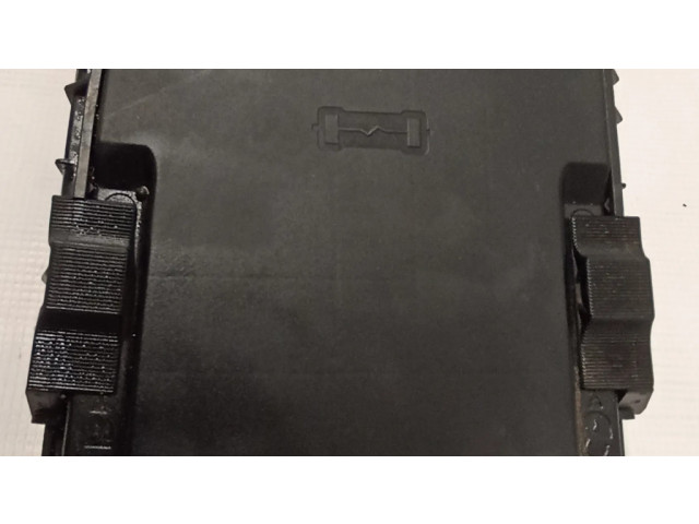 Pojistková skříňka Крышка ящика предохранителей 1K0937132F, 1K0937132G   Volkswagen Golf VI 2010