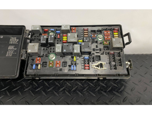 Pojistková skříňka 22760635, 21100512 Chevrolet Camaro 2015