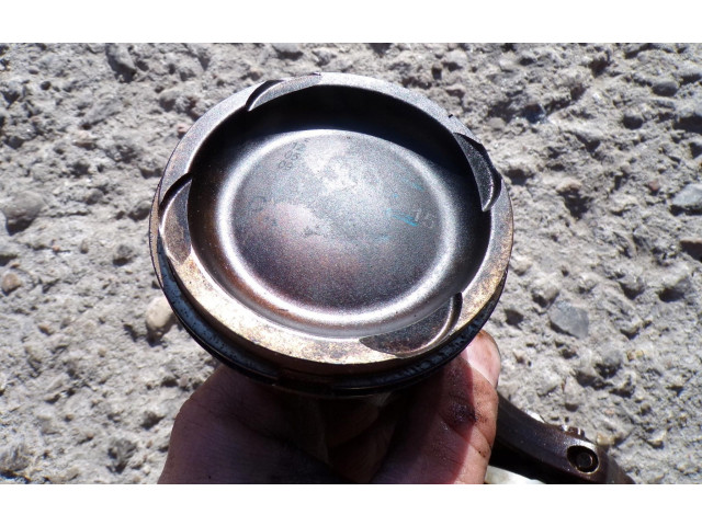  Поршень с шатуном    Alfa Romeo Giulietta  