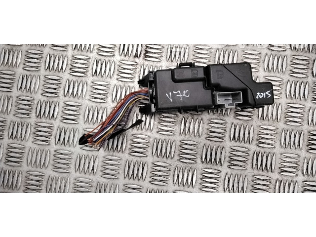 Блок предохранителей 13800159    Volvo V70  D4204T5 