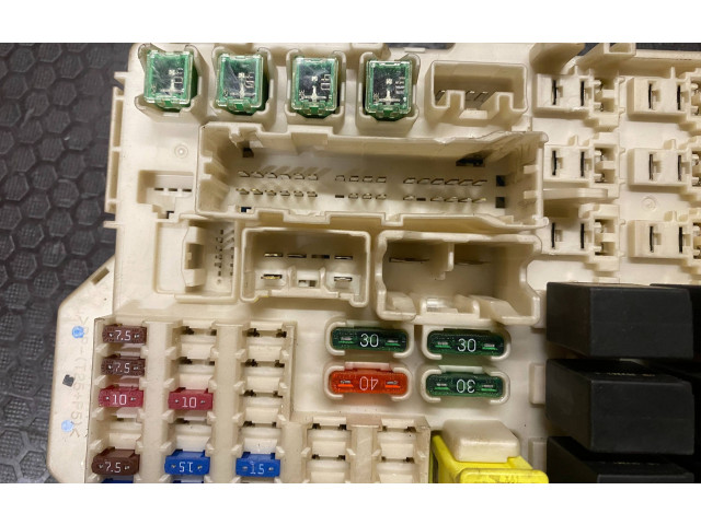 Блок предохранителей MN108320, 0124 Mitsubishi Colt