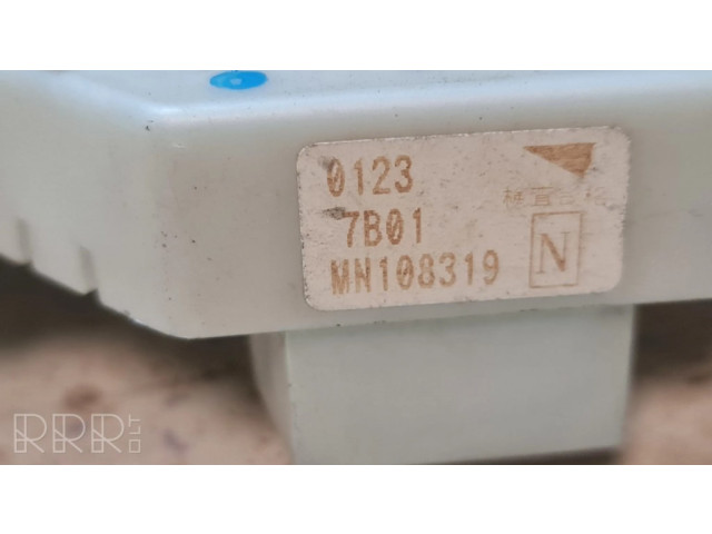 Блок предохранителей MN108319, 1791H0A1 Mitsubishi Colt