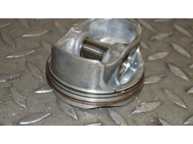 Píst    BMW 1 E81 E87  pro benzínový motor 2.0 N43 B20 A 