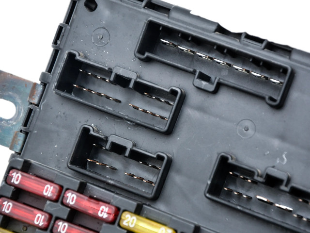 Блок предохранителей 46447809 Lancia Lybra