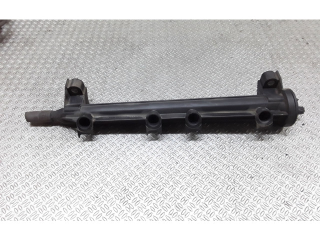 Топливная рампа 06A133317AC   Audi A3 S3 8P  