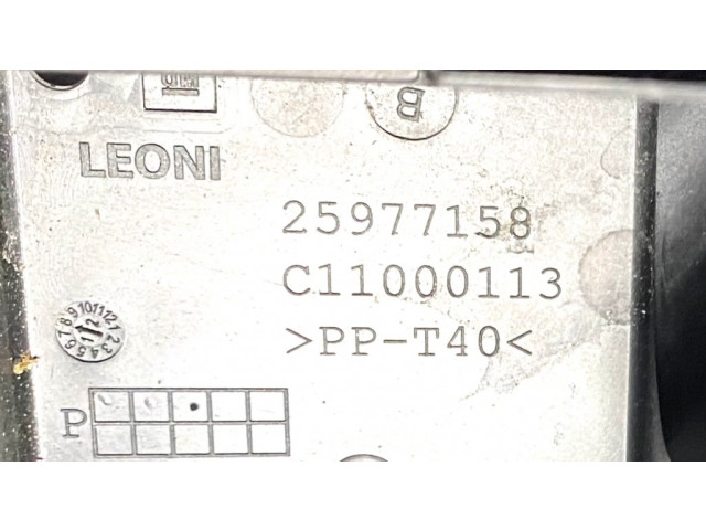 Крышка блока предохранителей 25977158, C11000113   Chevrolet Volt I    