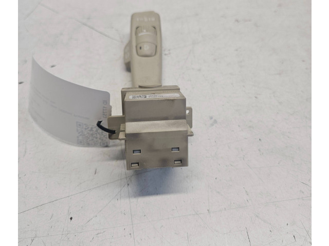 Ручка стеклоочистителей 30798467   Volvo V70