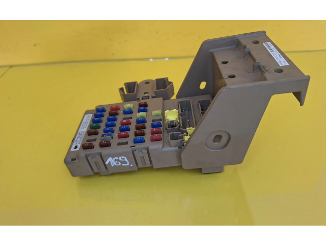 Блок предохранителей  82201FG010   Subaru Forester SF    