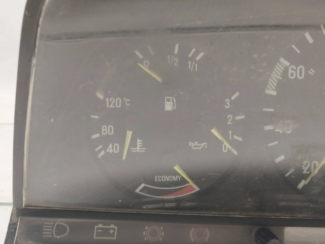 Панель приборов 0105425906, 1235425601   Mercedes-Benz 200 300 W123       