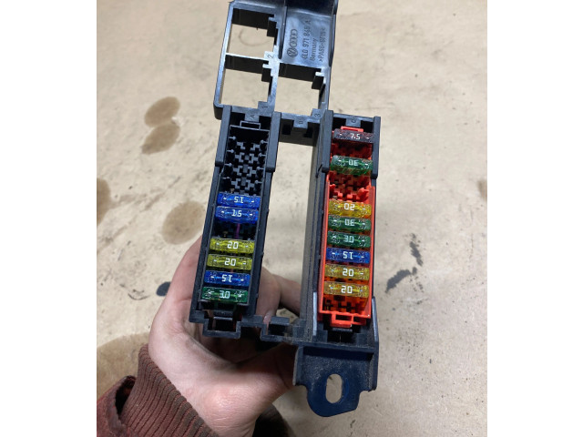   Pojistková skříňka 4L0971845A   Audi Q7 4L 2014