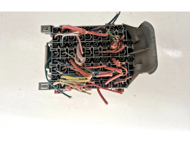 Блок предохранителей  9162439   Volvo V70    