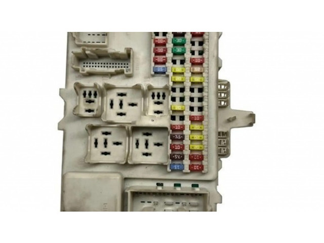 Блок предохранителей 66730C, 05004846 Mazda 3 I