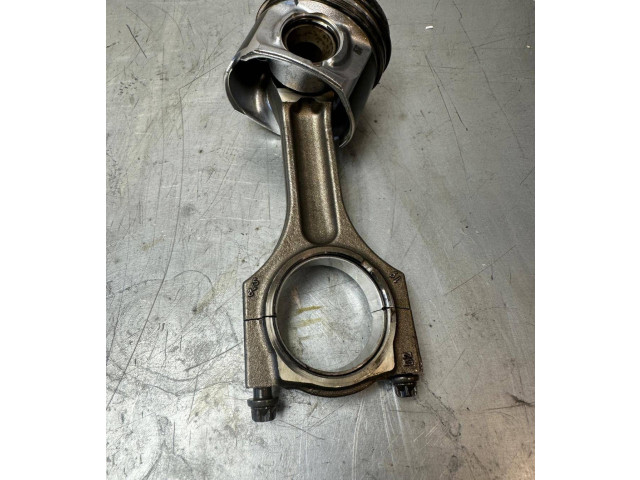 Píst 80101419 BMW 5 F10 F11