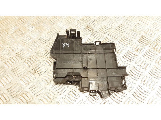 Крышка ящика аккумулятора