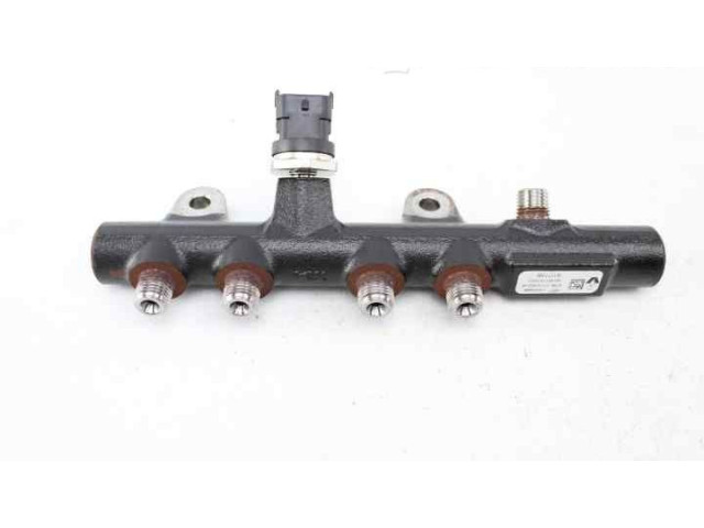 Vstřikovací lišta 175215346R Dacia Sandero