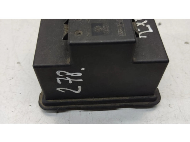 Крышка блока предохранителей 1K0937311B Audi A3 S3 8P