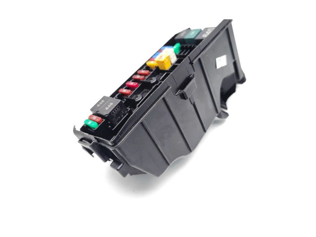 Блок предохранителей Audi A1