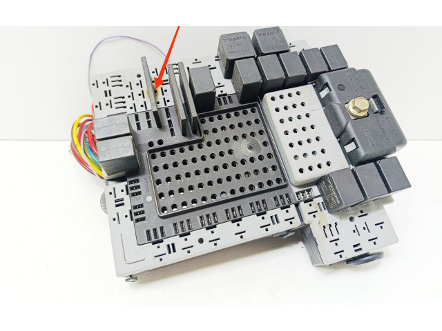 Блок предохранителей 9441586 Volvo S80