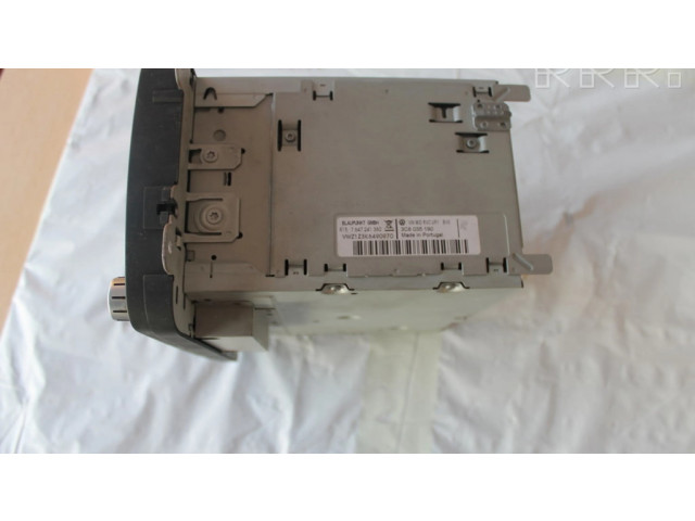 Радио/ проигрыватель CD/DVD / навигация