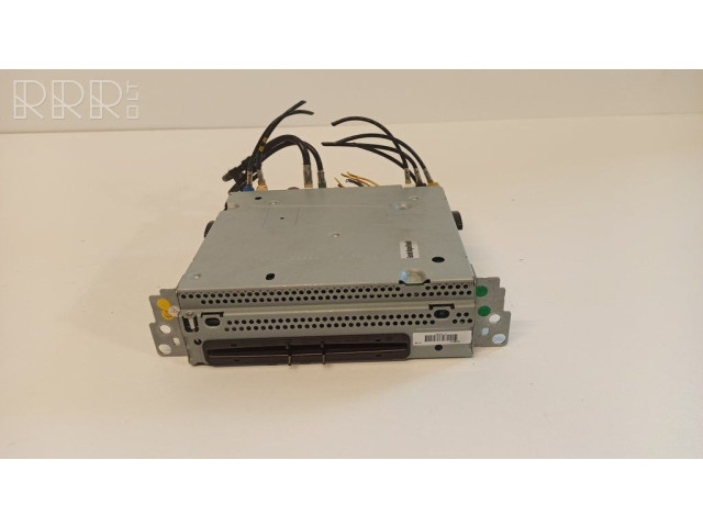 Радио/ проигрыватель CD/DVD / навигация