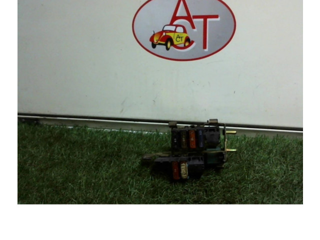 Блок предохранителей     Citroen Xantia    