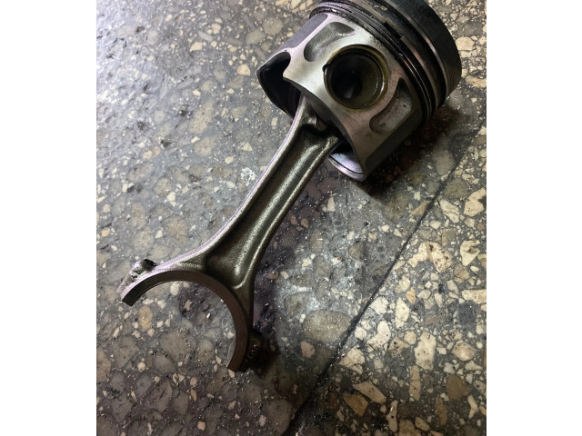 Píst 1R1   Volkswagen PASSAT B5.5     