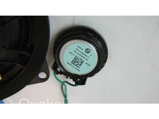 Громкоговоритель в панели