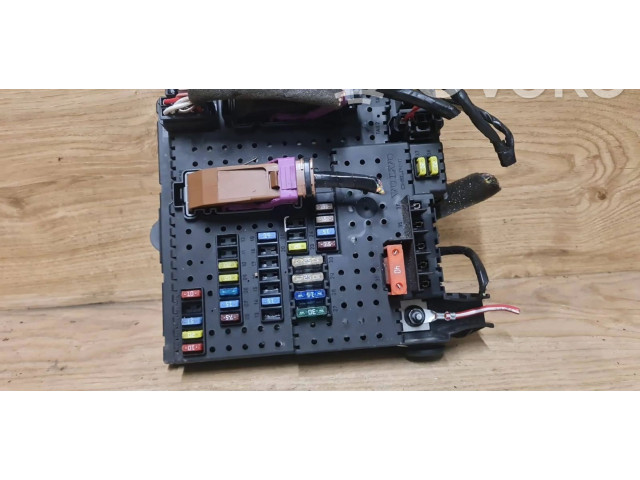 Блок предохранителей  8688264   Volvo V70    