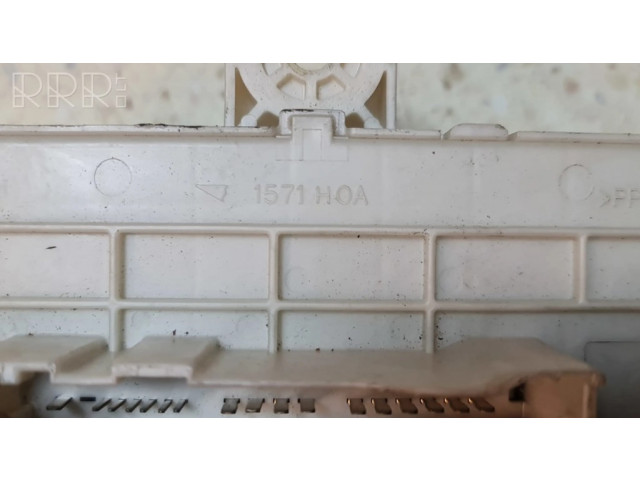 Блок предохранителей MN108320, 1571NOA Mitsubishi Colt