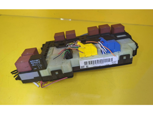 Блок предохранителей 7700415565 Renault Clio II