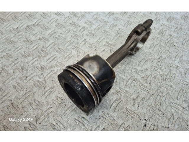  Поршень с шатуном  04LA  Skoda Octavia Mk3 (5E)  