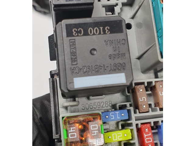 Блок предохранителей  6G9T-14B192-CA   Volvo V70    
