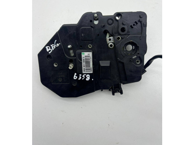 Zámek zadních dveří 2K0827426C Volkswagen Caddy 2008