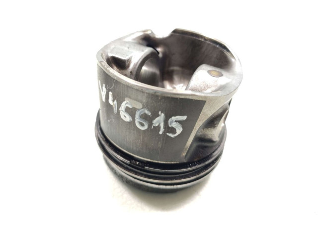 Píst Volvo XC90 D5244T18