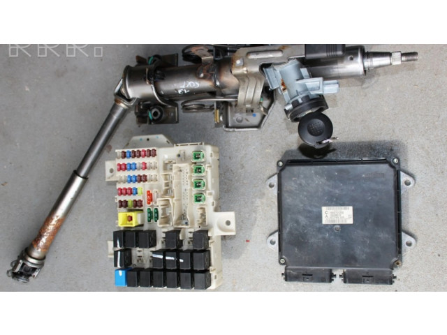 Комплект блоков управления 1860151200 Mitsubishi Colt