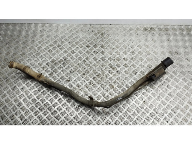 Наливная труба топливного бака