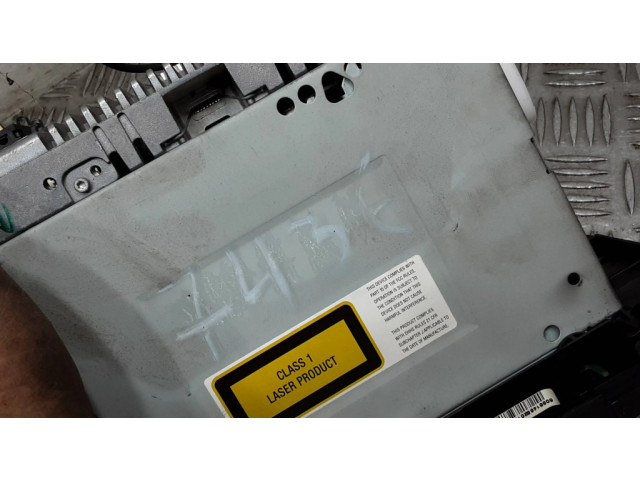 Радио/ проигрыватель CD/DVD / навигация