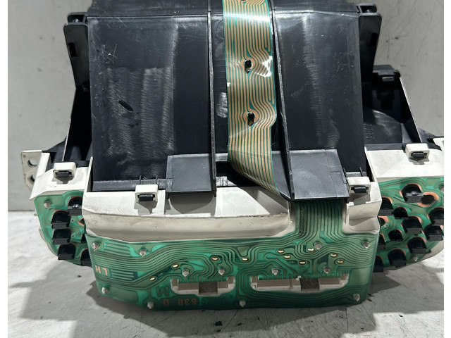 Панель приборов    Toyota Yaris Verso       