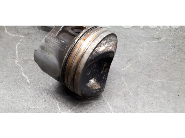 Поршень Mitsubishi Space Wagon