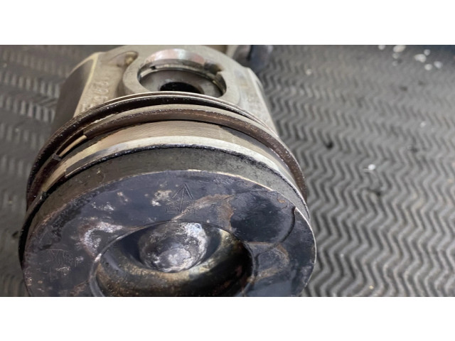 Píst Ford Kuga I pro naftový motor 2.0 DYZELIS