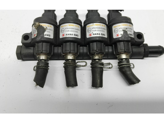 Топливная рампа 67R010256 Mazda 626