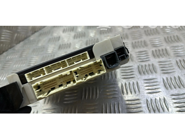   Pojistková skříňka 8922153260, 8273053J30A   Lexus  III XE30 2013