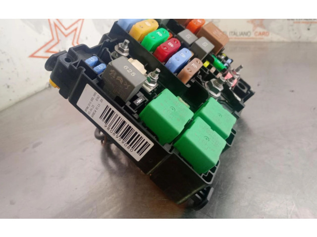 Блок предохранителей 9808959080   Peugeot Expert    