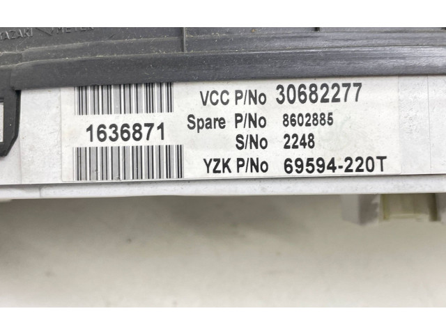 Панель приборов 30682277, 8602885   Volvo V70       