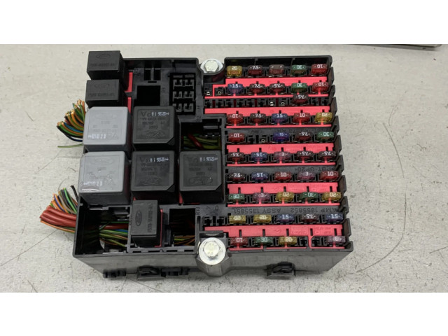 Блок предохранителей 2U84393, 2S6T14401AF Ford Fiesta