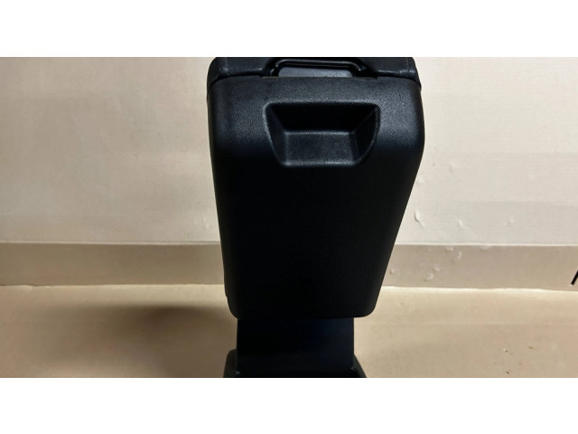 Другая центральная деталь консоли (туннеля)